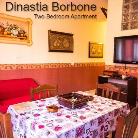 Casa Vacanza " Dinastia Borbone " Naples Exterior photo